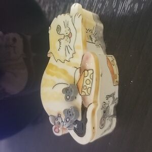 1980s world of meow cat trinket box with earrings and necklace